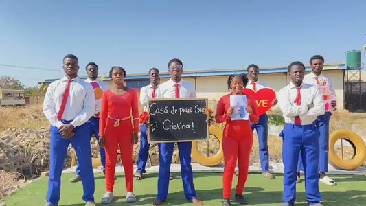 Cadou mesaj video- Echipa Africană în costum albastru